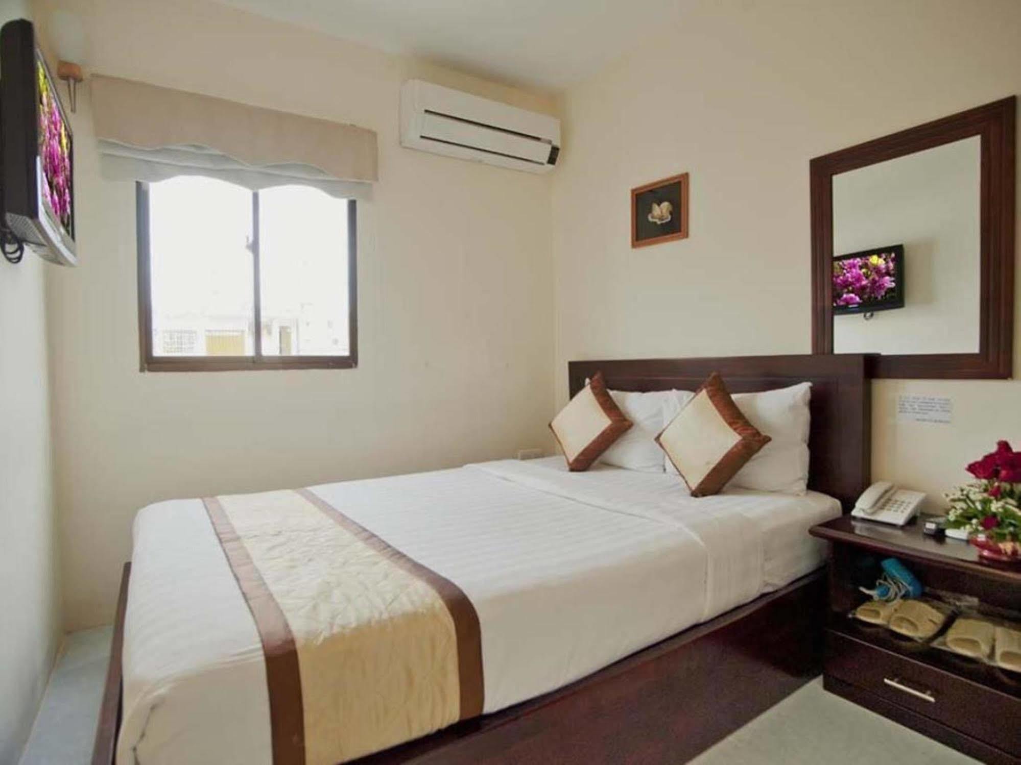 Oyo 438 Small Bay Hotel Ho Chi Minh Zewnętrze zdjęcie