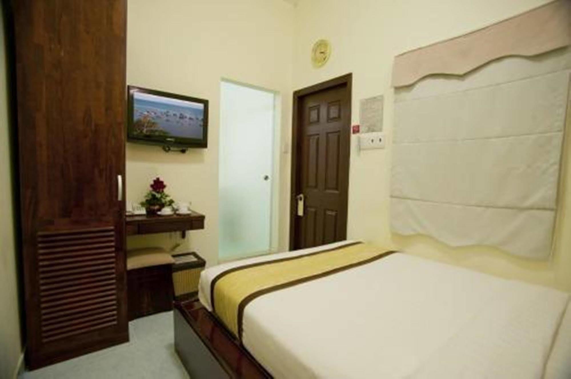 Oyo 438 Small Bay Hotel Ho Chi Minh Zewnętrze zdjęcie