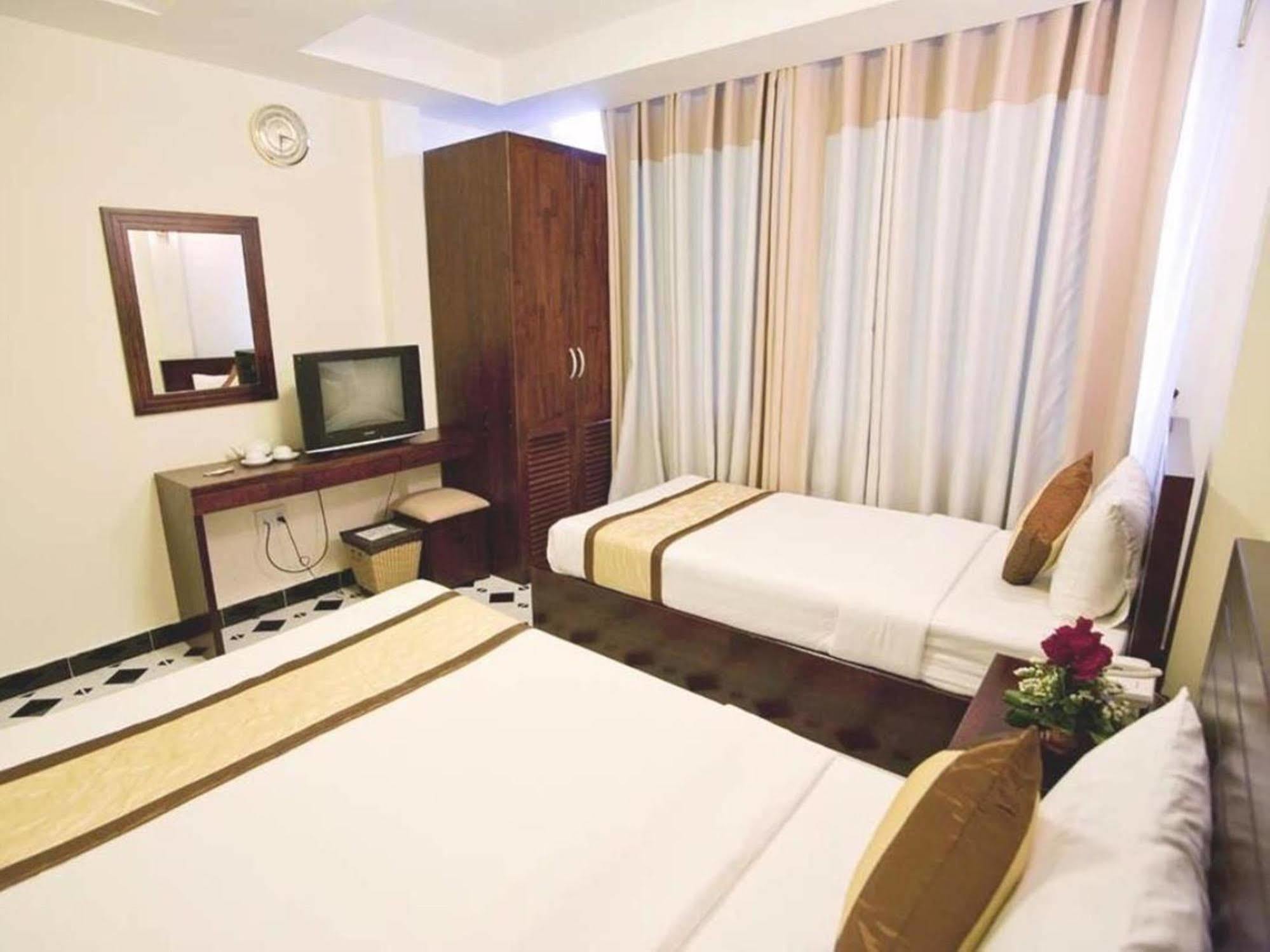 Oyo 438 Small Bay Hotel Ho Chi Minh Zewnętrze zdjęcie