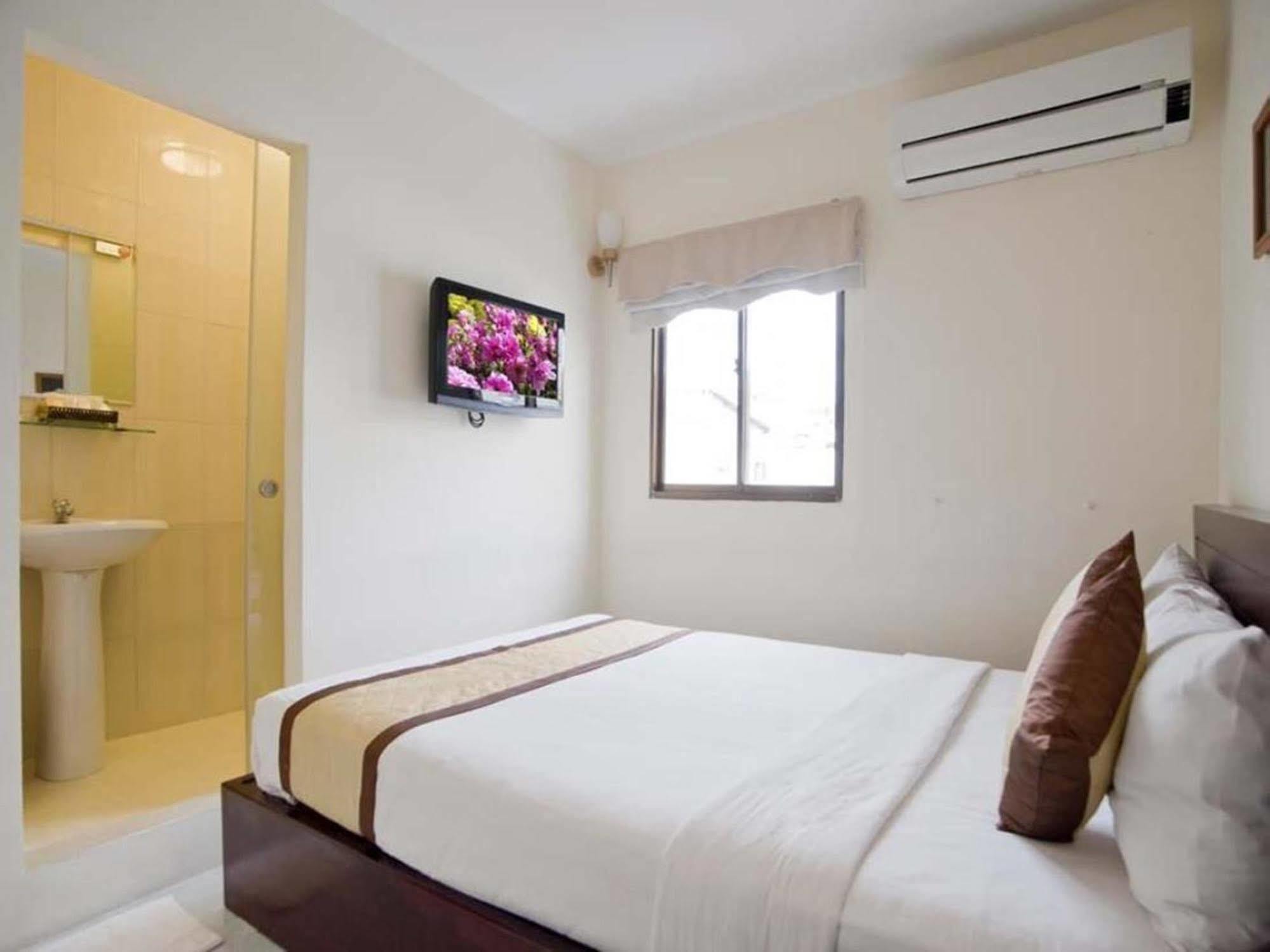 Oyo 438 Small Bay Hotel Ho Chi Minh Zewnętrze zdjęcie