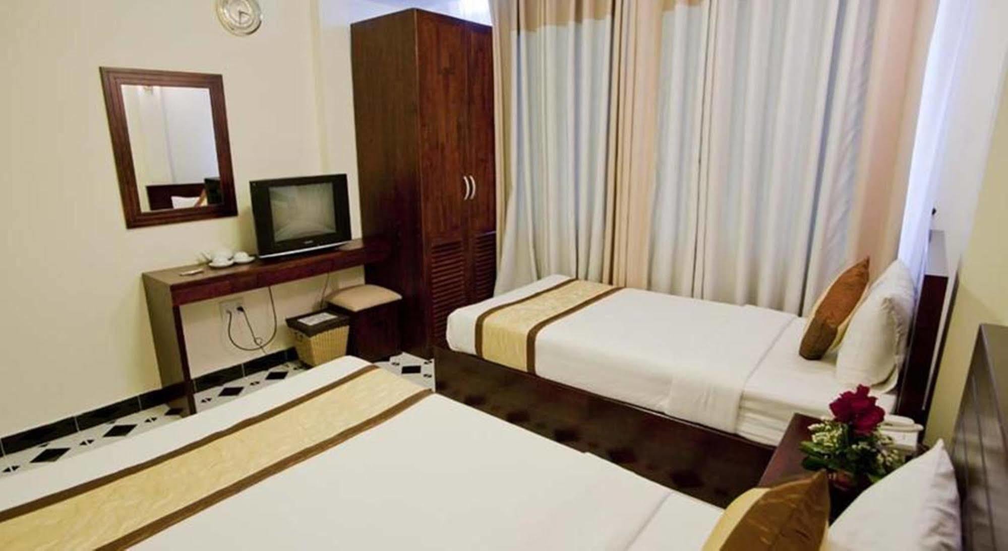Oyo 438 Small Bay Hotel Ho Chi Minh Zewnętrze zdjęcie